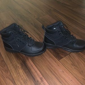 NIKE ACG BOOTS